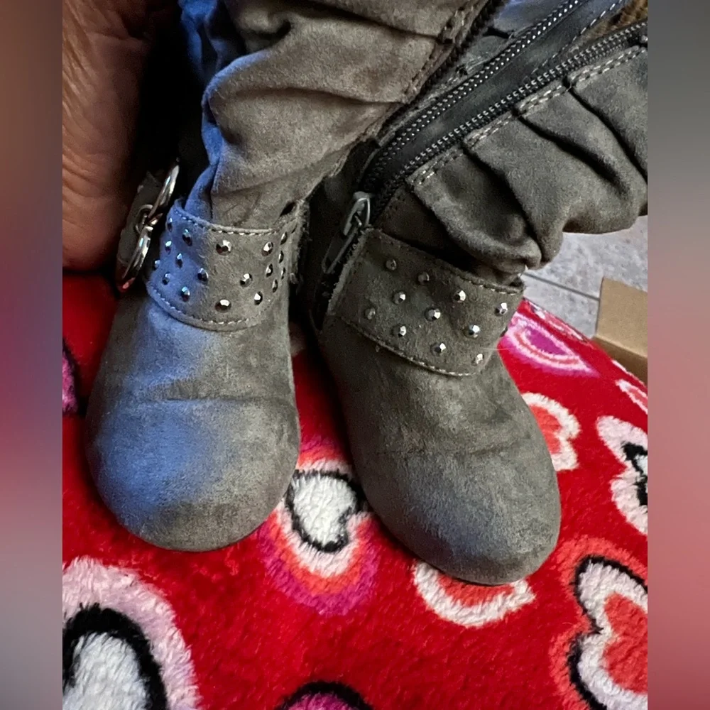 Boots size 6